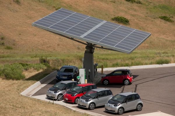 Proč se Česko zřejmě nestane elektromobilním Kuvajtem